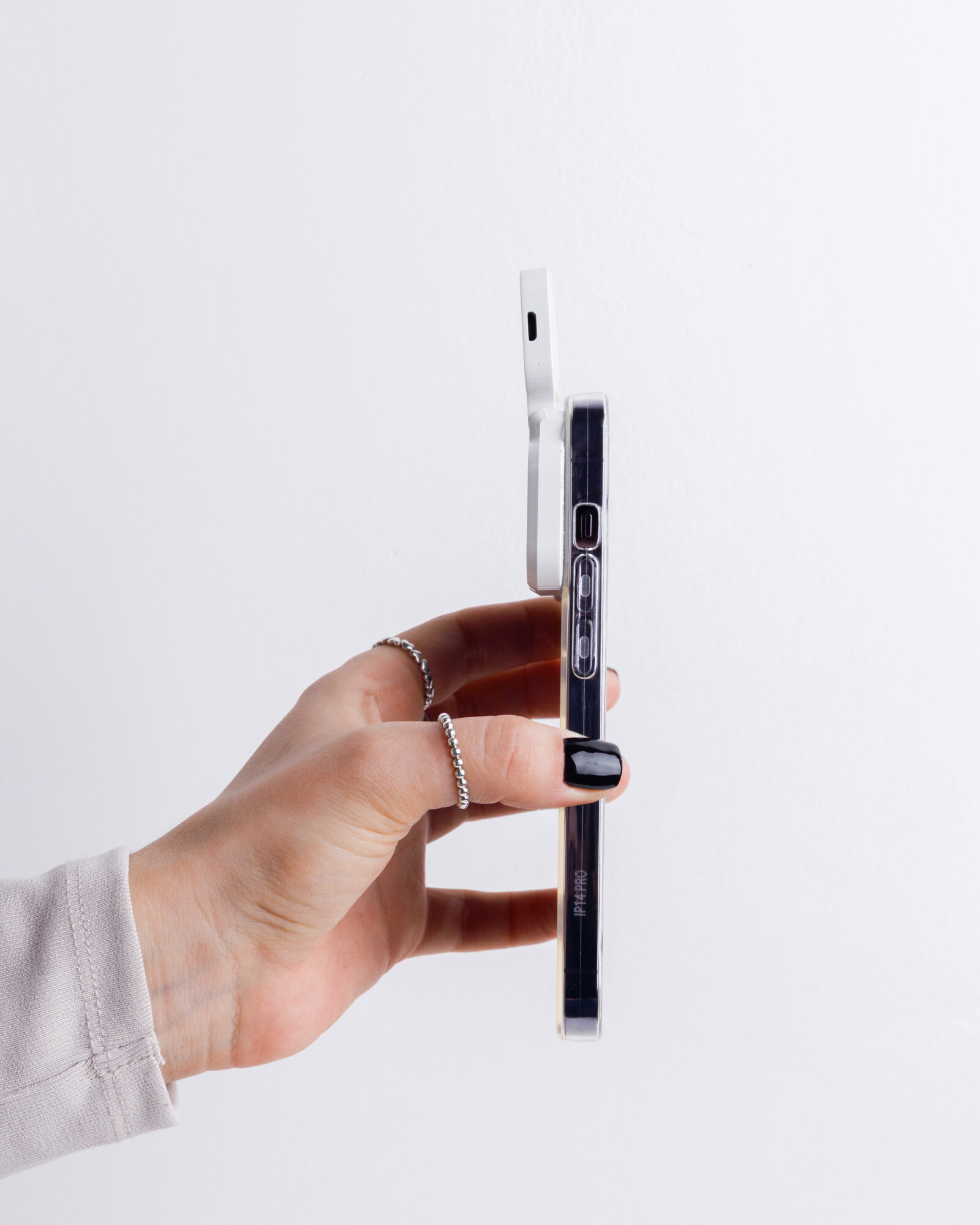 Чехол на iphone 14 pro с переворотной вспышкой, прозрачный, soft-touch. — фото 1