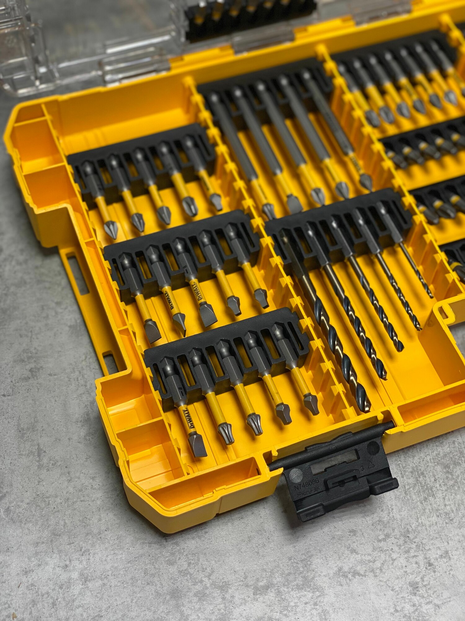 Набор бит и сверл в кейсе, 120предметов DeWalt DWAF120PCSET — фото 1