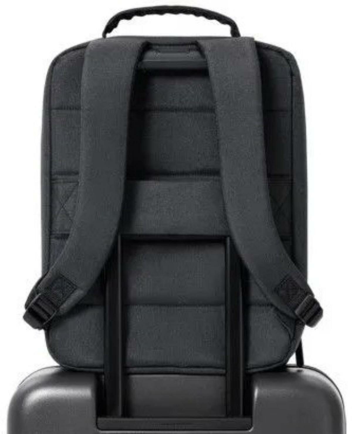 Распаковка чемодана Xiaomi: матовая поверхность, детали фурнитуры