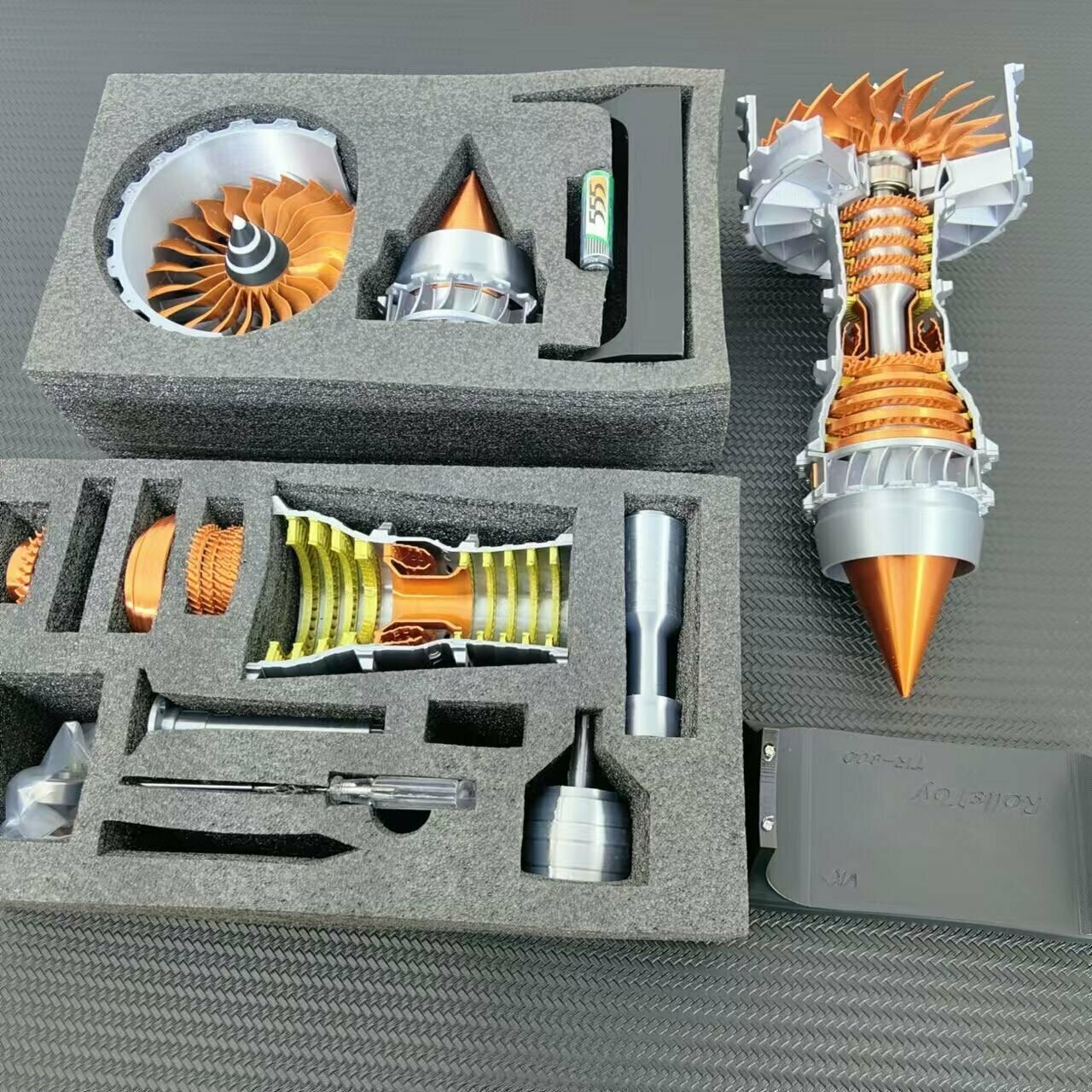 Интерактивные игрушки /модели авиационных турбин/необходимо собирать вручную, перезаряжаемая версия, ручное управление скоростью.