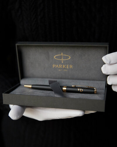 Изображение товара Шариковая ручка Parker "Sonnet" Matte Black GT, подарочная упаковка, гравировка