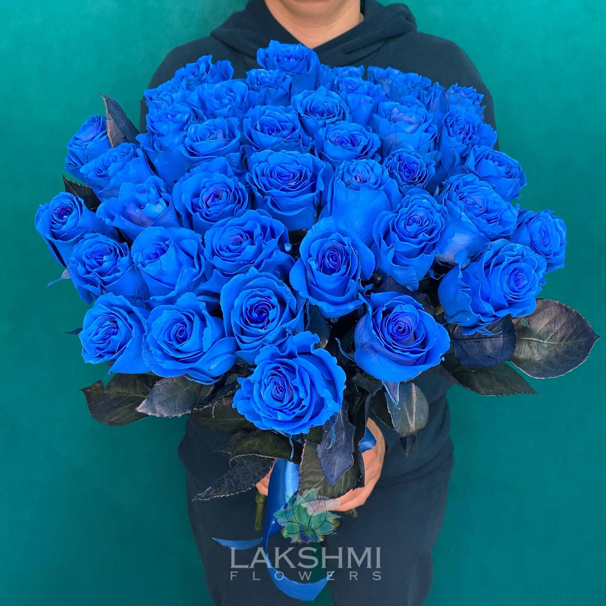 Букет из 39 синих роз под ленту / Эквадор / Натуральный синий цвет