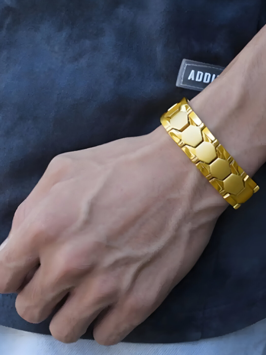 Жесткий браслет