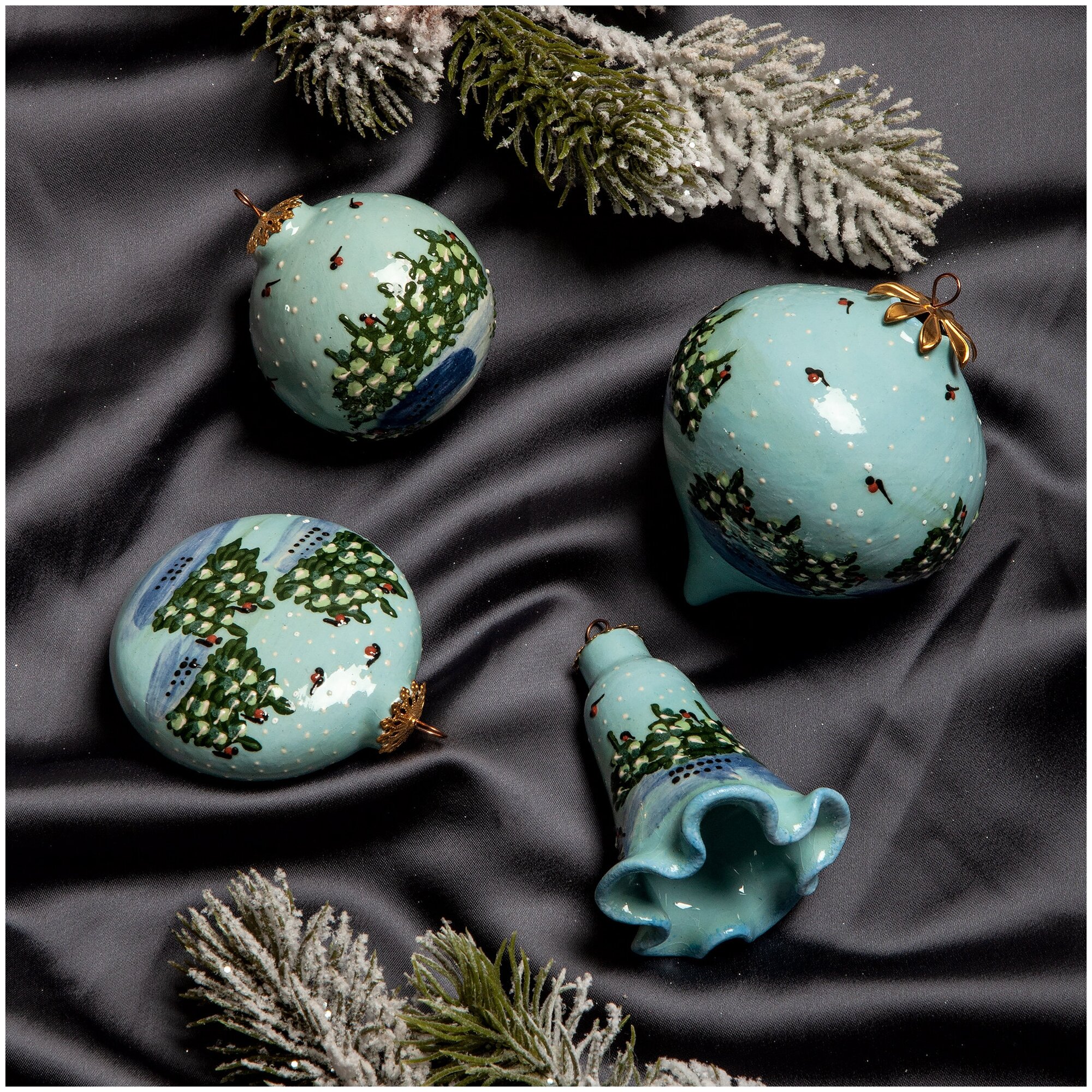 Набор керамических ёлочных игрушек ручной работы - "Пейзаж со снегирями".