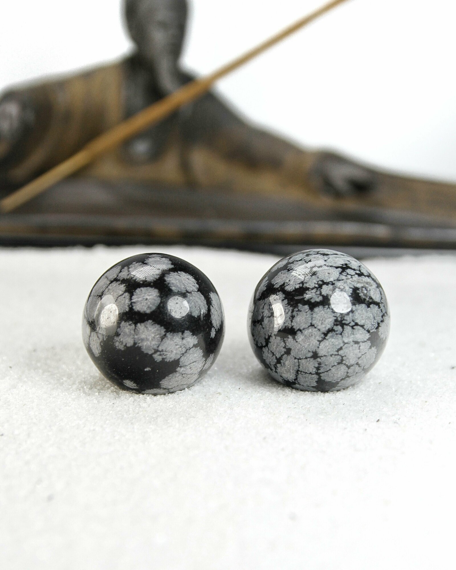 Массажные шары Баодинг Снежный обсидиан - диаметр 29-30 мм, натуральный камень, 2 шт - для стоунтерапии, здоровья и антистресса