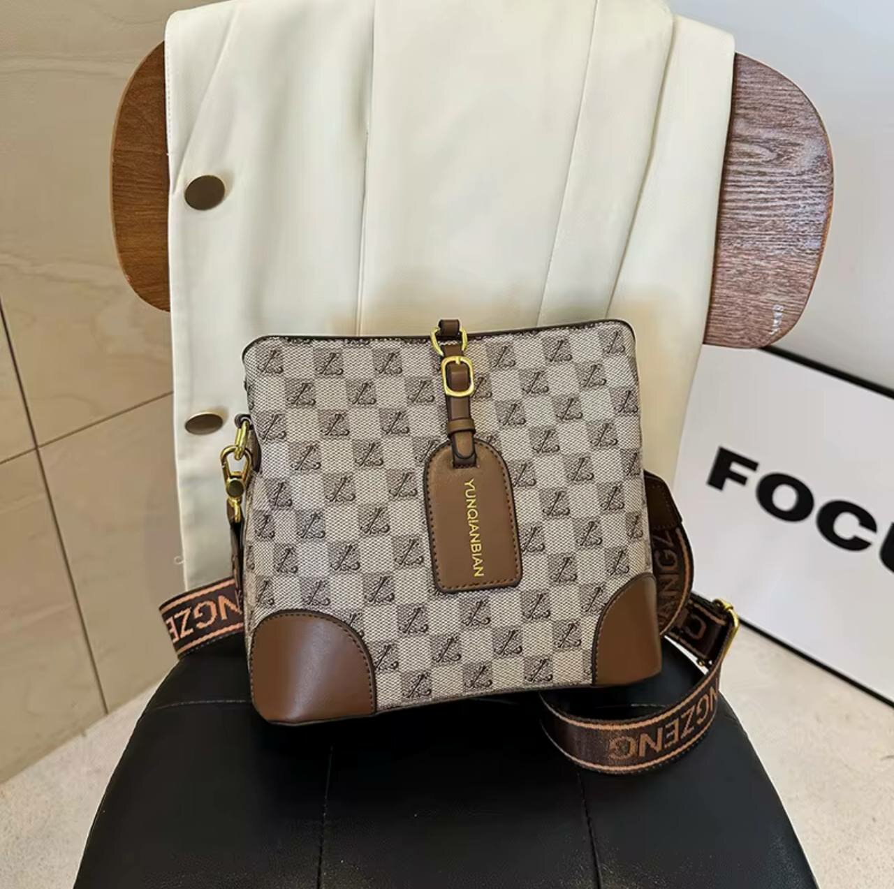 Сумка поясная , фактура матовая, гладкая, бежевый — фото 1