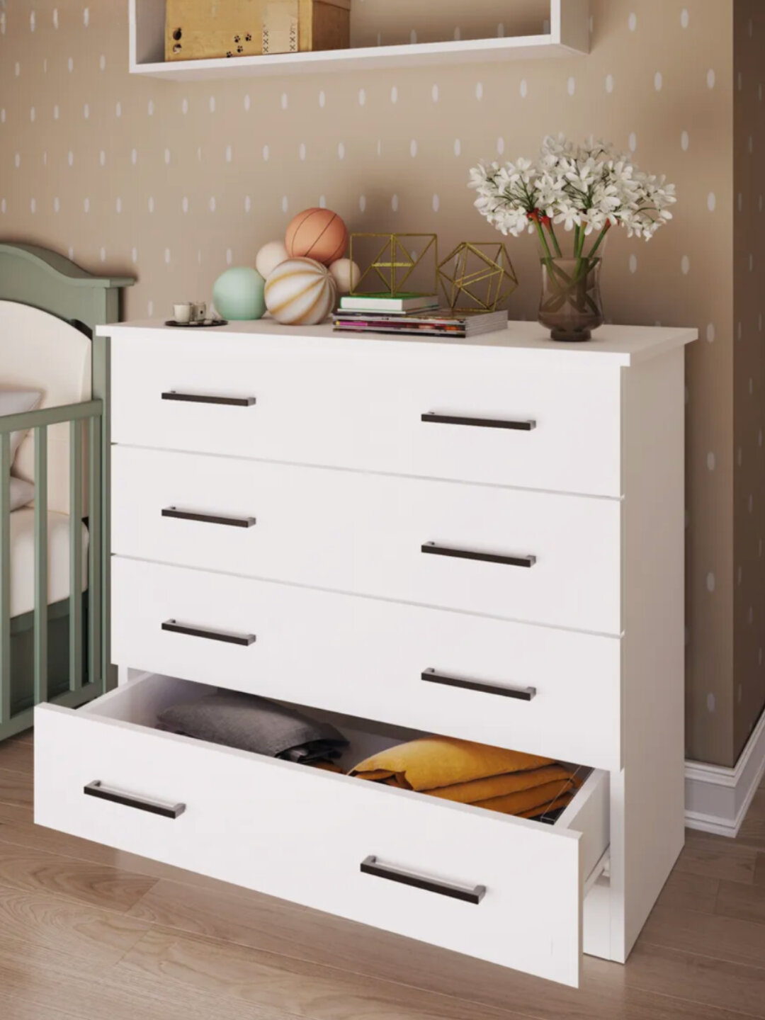 Комод 4-х ящичный с чёрными ручками, современное решение для интерьера