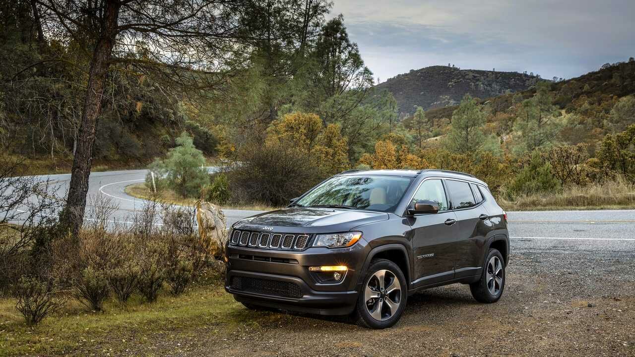 Картина на холсте 60x110 LinxOne "Автомобили jeep" интерьерная для дома / на стену / на кухню / с подрамником