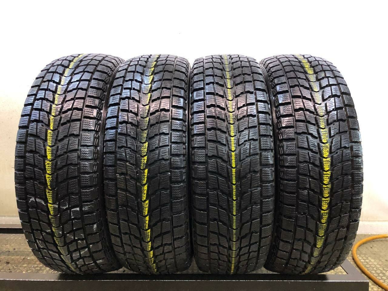 Dunlop Grandtrek SJ6 215/65 R16 БУ Шины Зимние