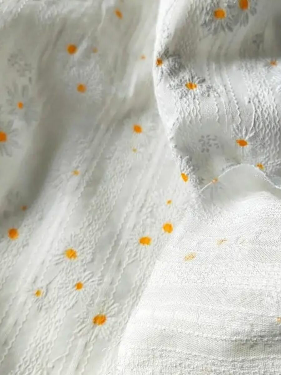Ткань для шитья и рукоделия батист, фактурный хлопок. 100% хлопок, цветы, ромашки на белом, ширина 145см, 1 метр