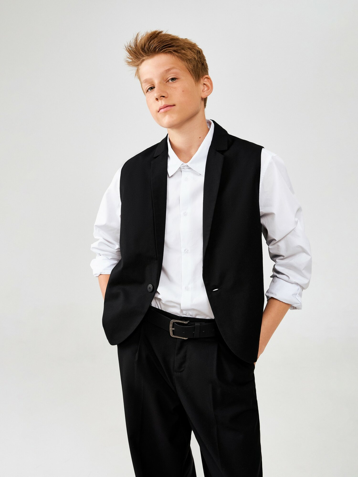 фото Жилет ACOOLA Elisey черный для мальчиков 170 размер