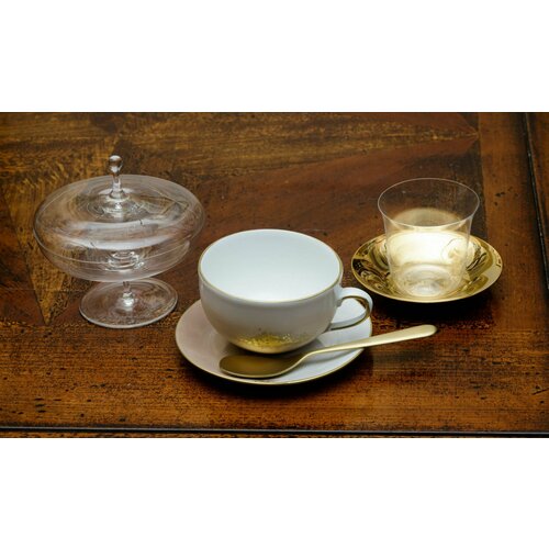 Чашечка для кофе Lobmeyr LILY MOKKA CUP with saucer, Блюдце из позолоченной латуни диам 65 мм, высота 69 мм