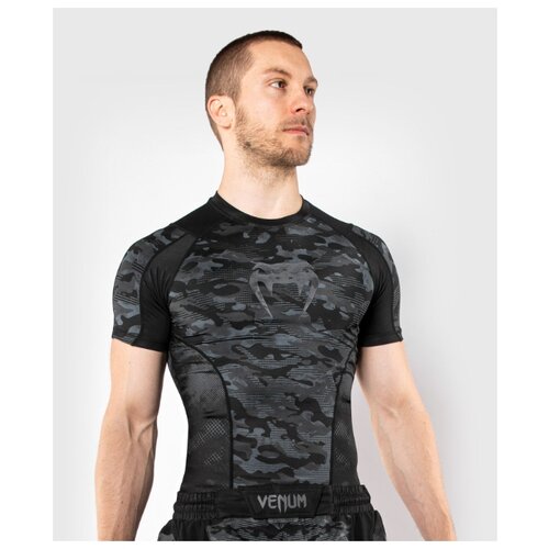 фото Рашгард мужской, компрессионная футболка venum defender short sleeve rashguard - dark camo разноцветный полиэстер venum-03800-498 размер l