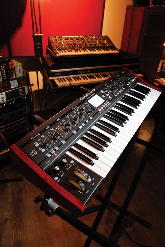 Синтезатор Behringer - фото №9