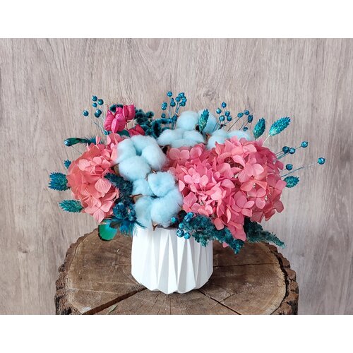 Гортензия стабилизированная и Сухоцветы в Бетонном кашпо