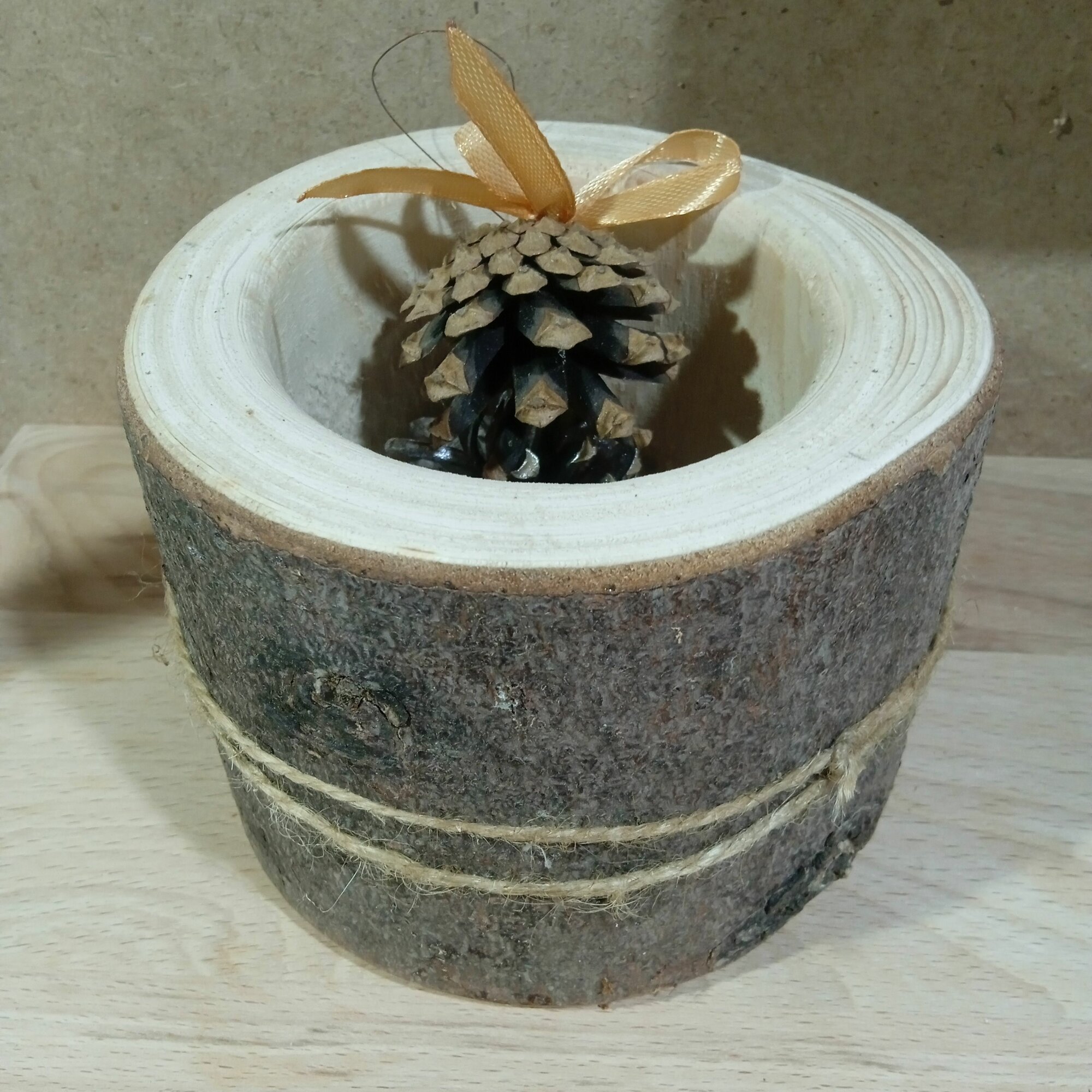 Кашпо ваза Пень D10-12см высота 10см полено Ель с молодой корой для декора интерьера. Спил (срез) бревна из лесу