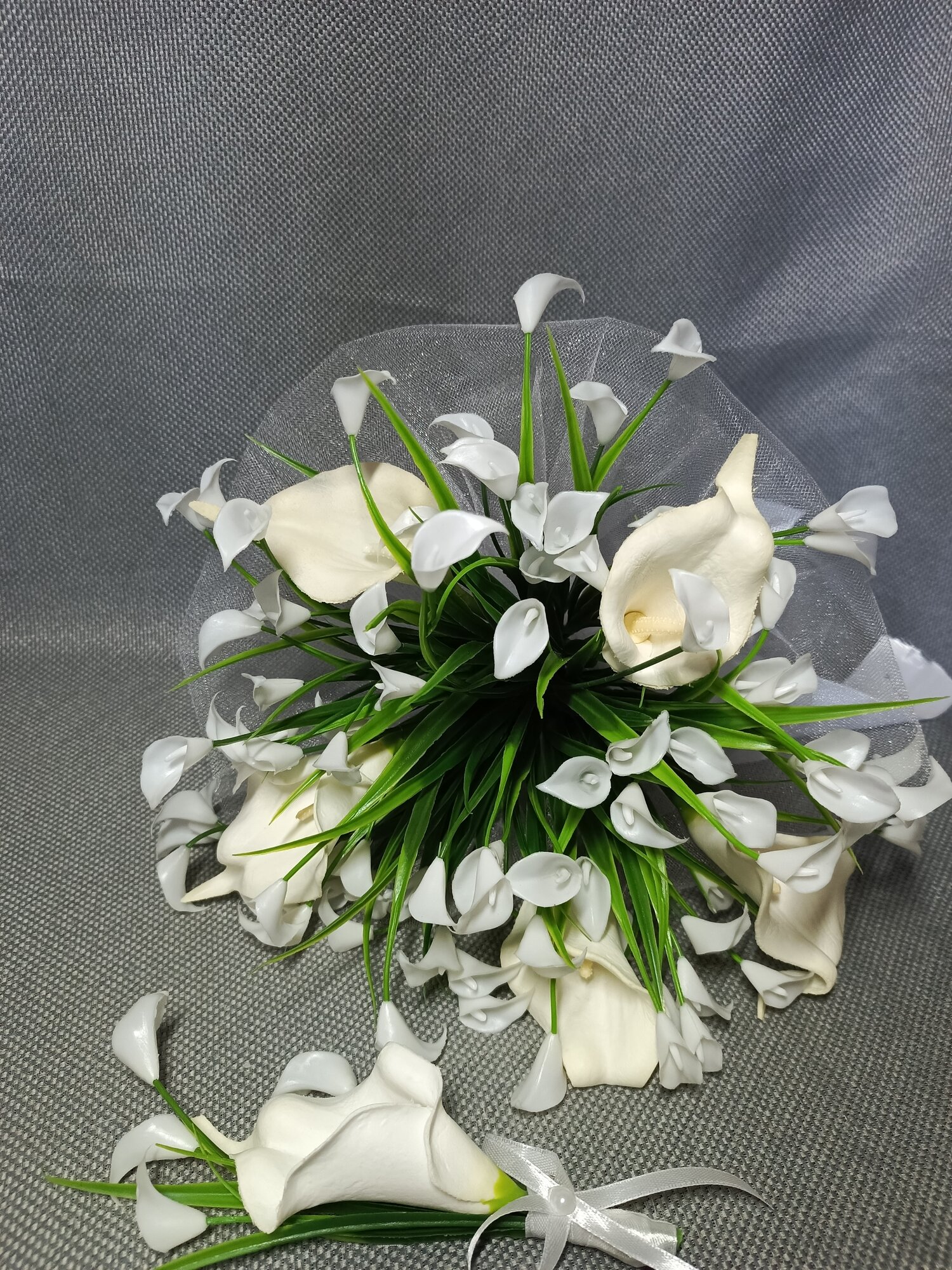 Свадебный букет невесты дублер и бутоньерка для жениха каллы