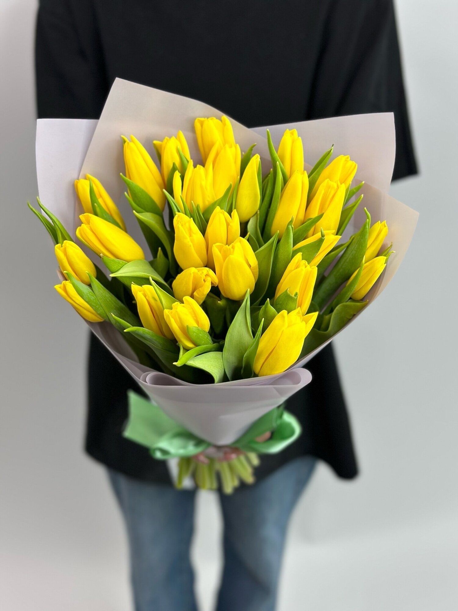 Букет из ярких желтых пионовидных тюльпанов 25 шт