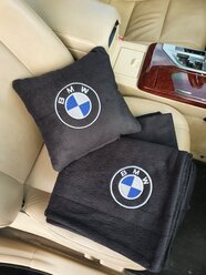 Автомобильный набор с вышивкой логотипа BMW : подушка 30х30 см и плед 150х150см цвет черный