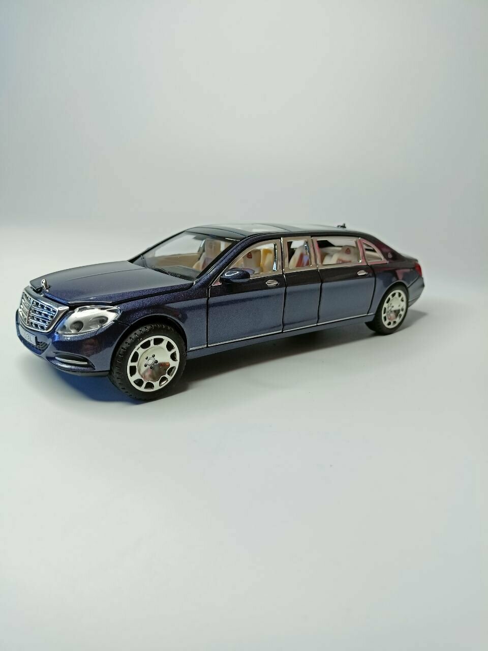 Коллекционная машинка игрушка металлическая Mercedes Maybach S650 коллекционная металлическая игрушка масштаб 1:24 синий