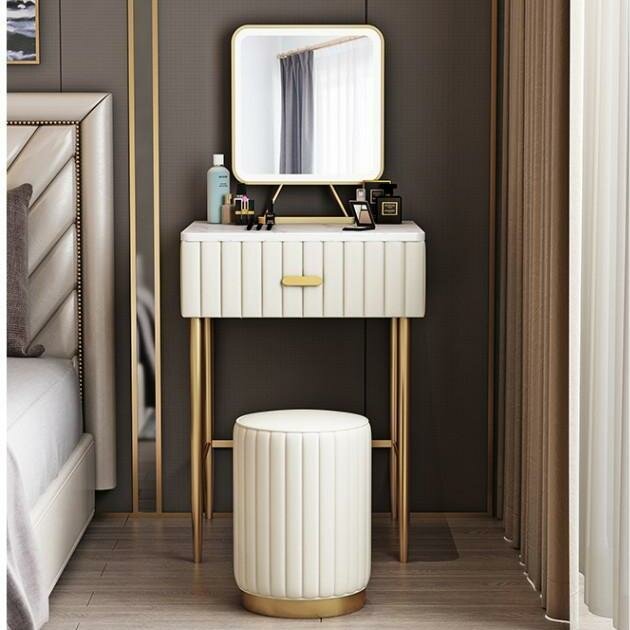 Компактный туалетный столик шириной 40/50/60 см с золотыми ножками (молочный велюр ширина 50 см + пуфик + квадратное зеркало)