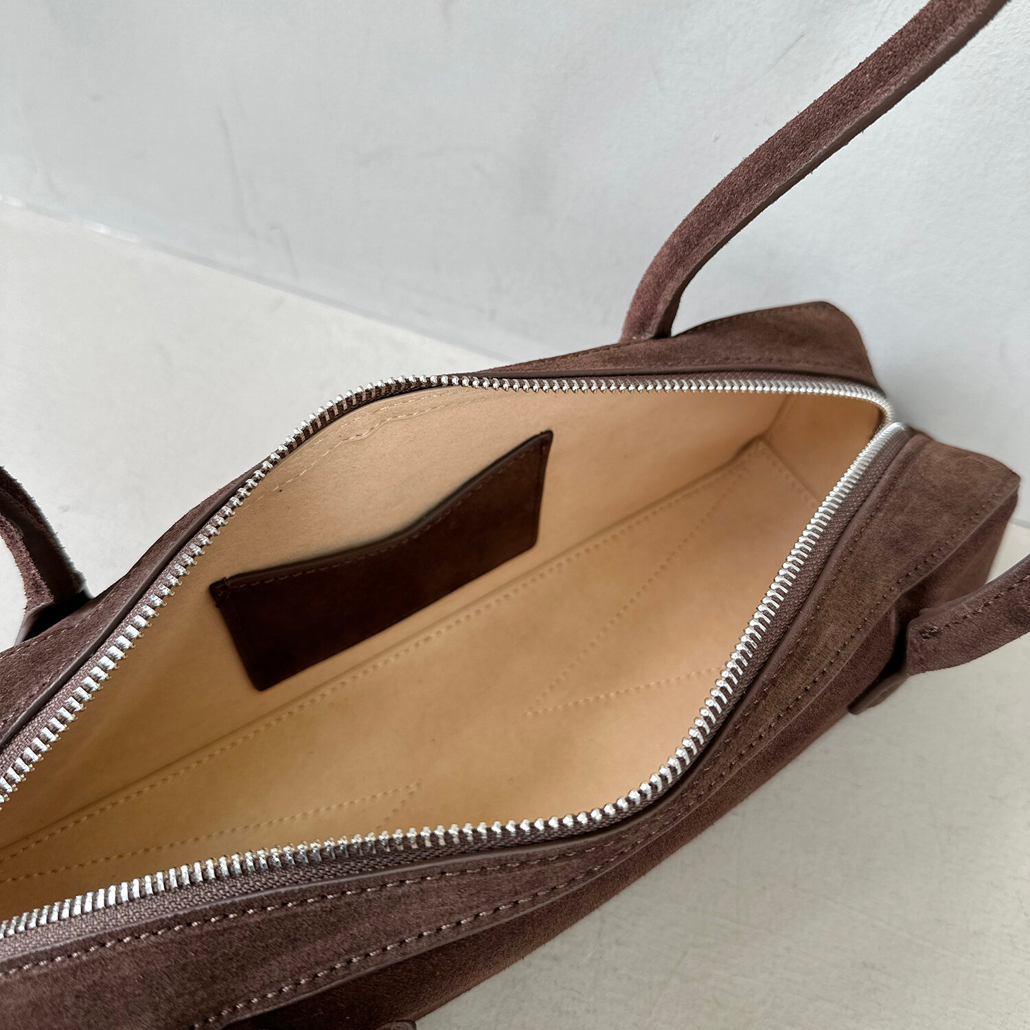 Сумка багет , фактура бархатистая, коричневый — фото 1