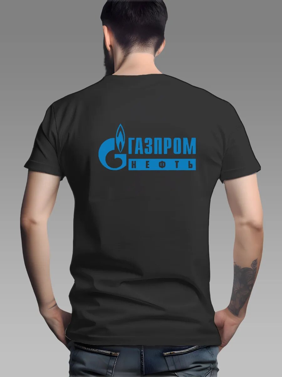 Футболка на спине Газпром нефть