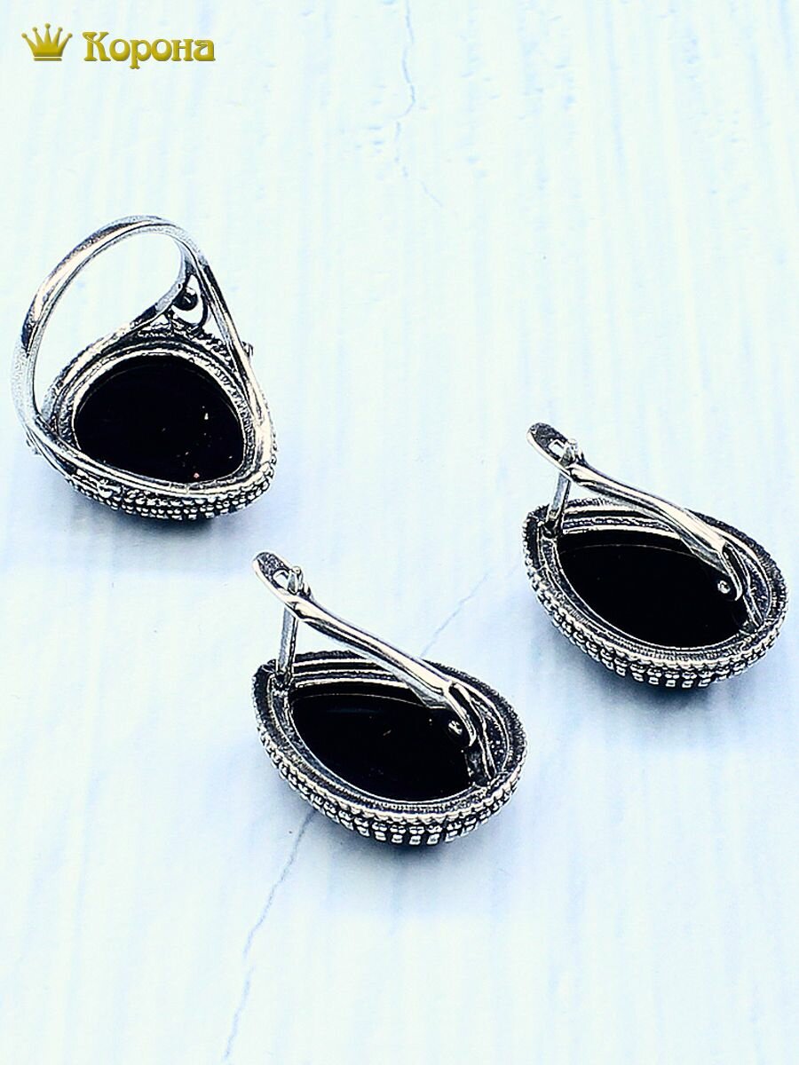 Комплект бижутерии Комплект посеребренных украшений (серьги и кольцо) с агатом черным: серьги, кольцо, агат