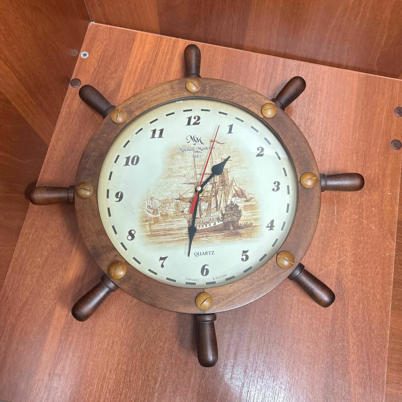 фото Часы настенные "Штурвал" дерево, Кварц, Михаил Москвин! Диаметр 40 см! Красивые!