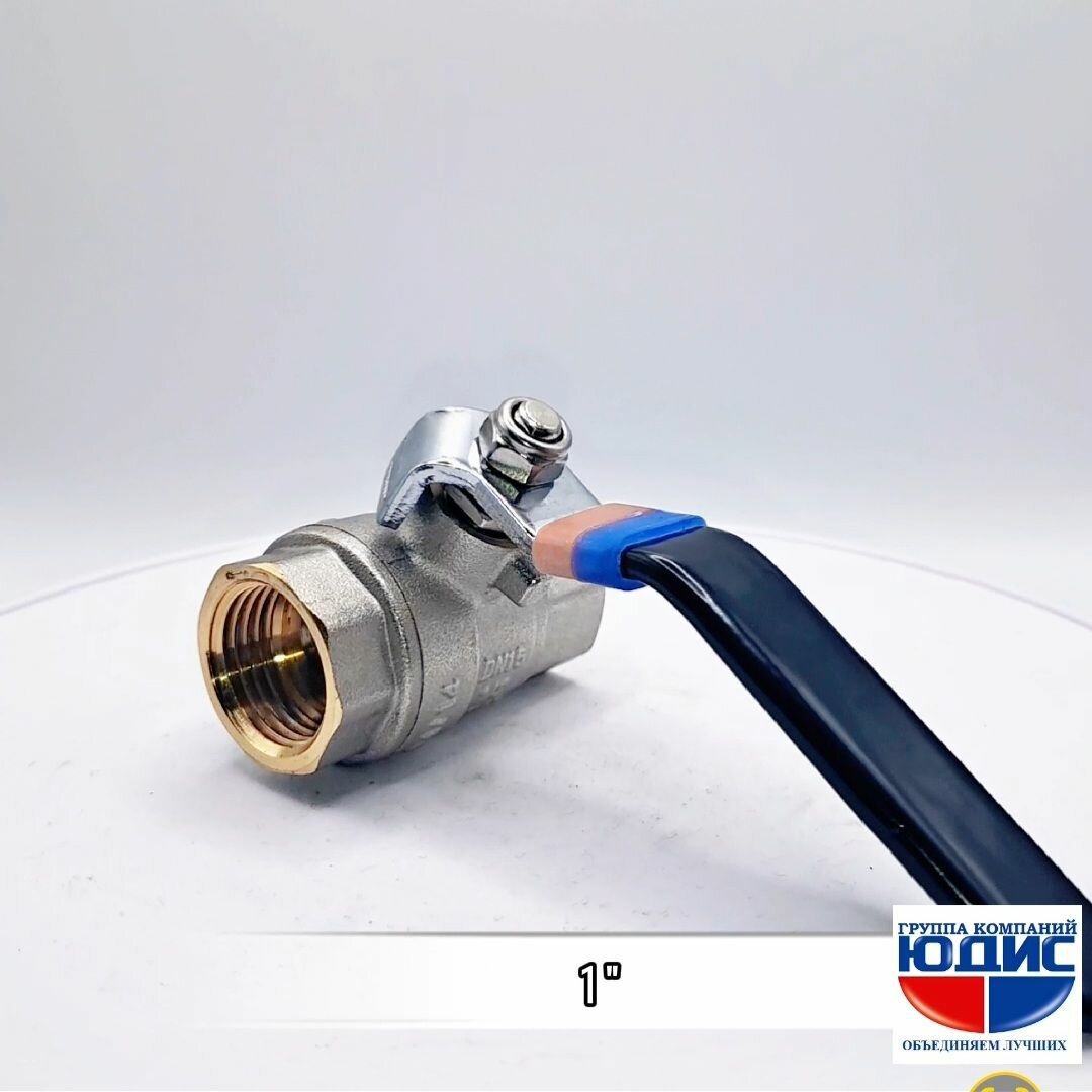 фото Кран шаровый ВВ 1/2 чёрная ручка с меткой горячая-холодная