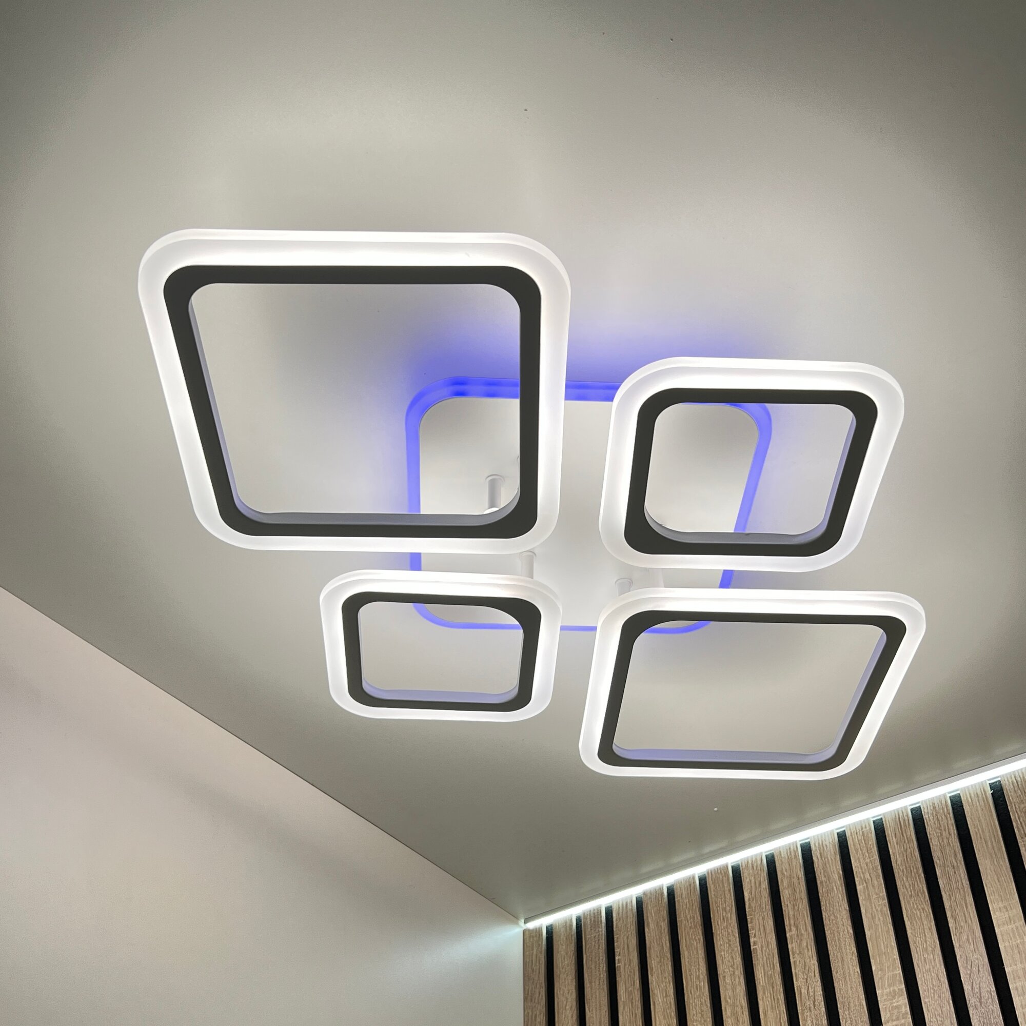 фото Светодиодная потолочная люстра LEDCITY с пультом управления