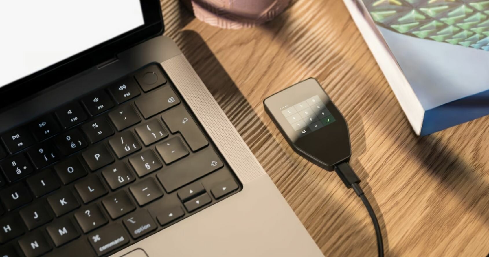 Аппаратный криптокошелек Trezor Safe 5 BTC-Only - холодный кошелек для криптовалют от официального реселлера BIP39 — фото 1