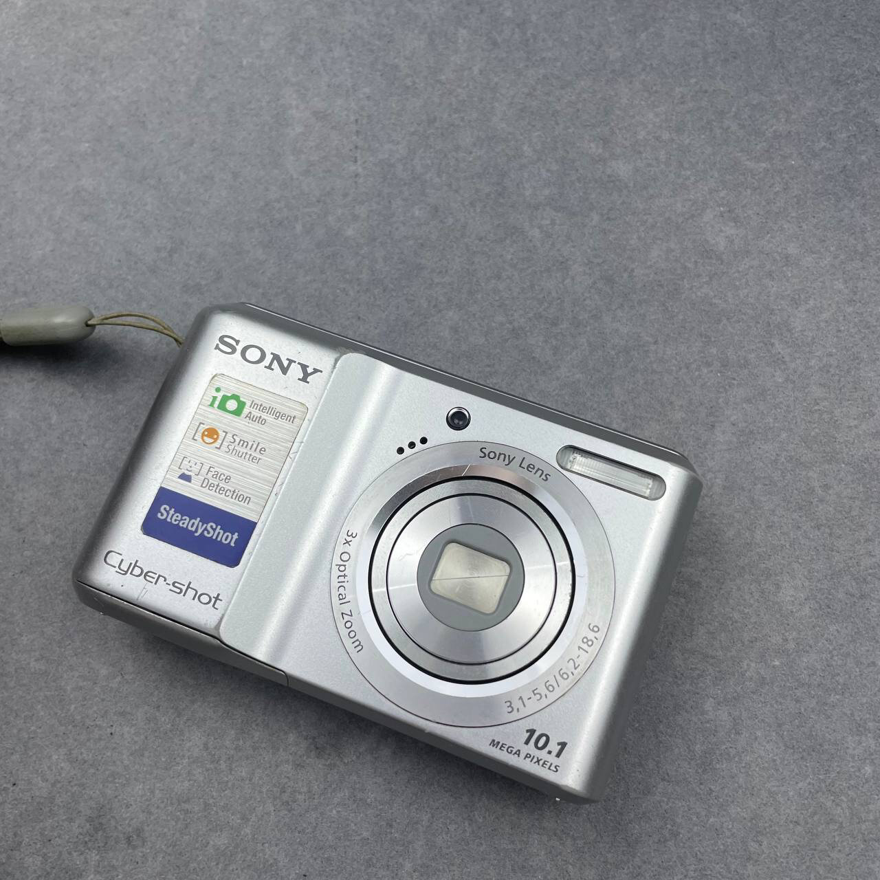 Цифровой компактный фотоаппарат Sony Cyber-shot DSC-S1900, серебристый