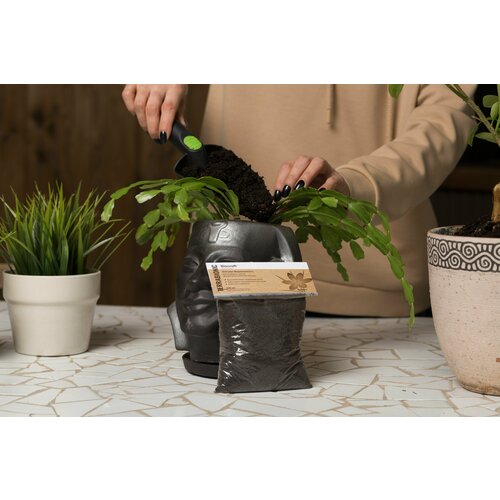 Биогумус (Вермикомпост) почва Terrabionic (Биокрафт), 2 литра