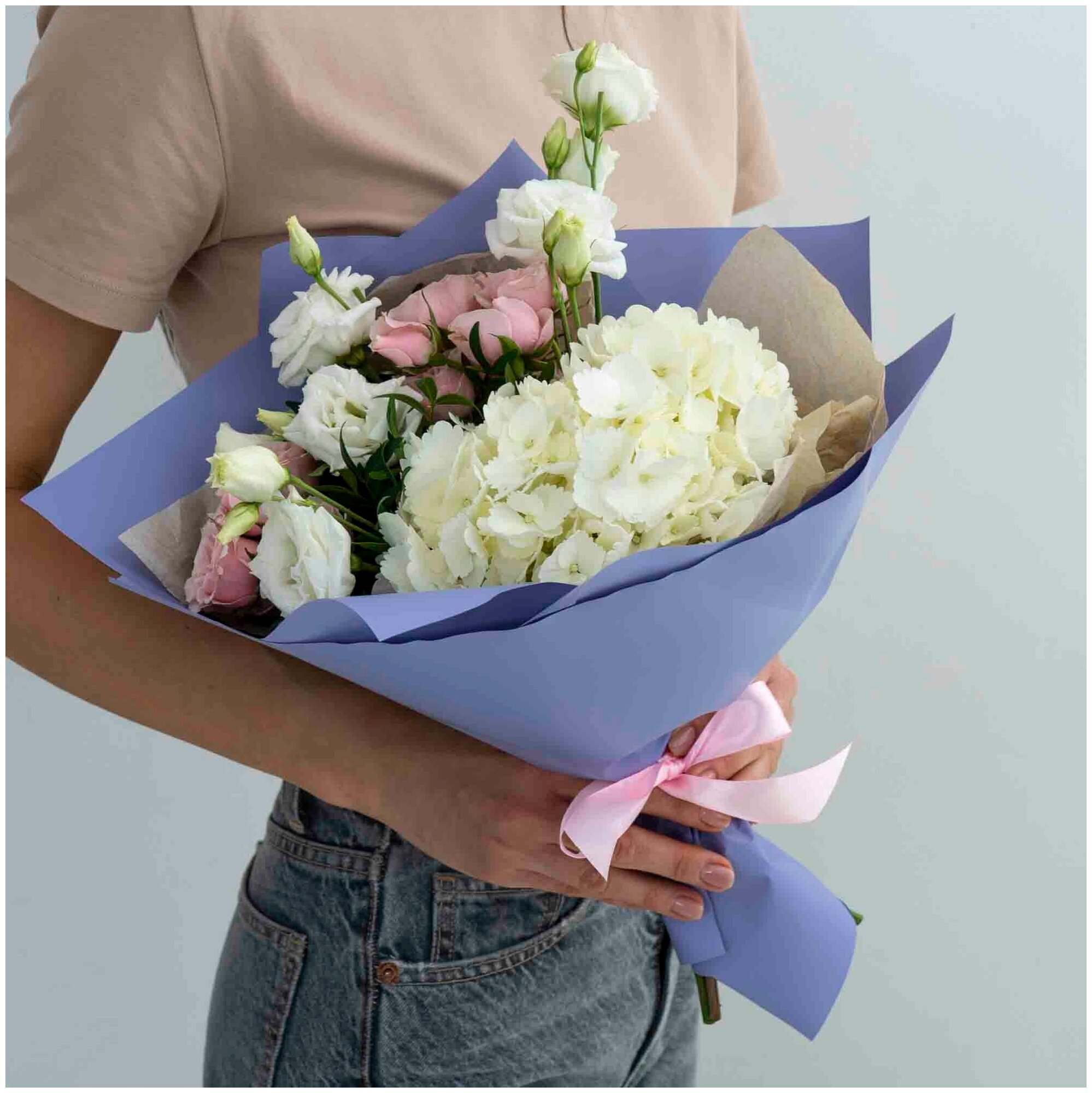 Цветы живые букет из гортензии, лизиантуса и роз "Парижанка"| Лэтуаль Flowers