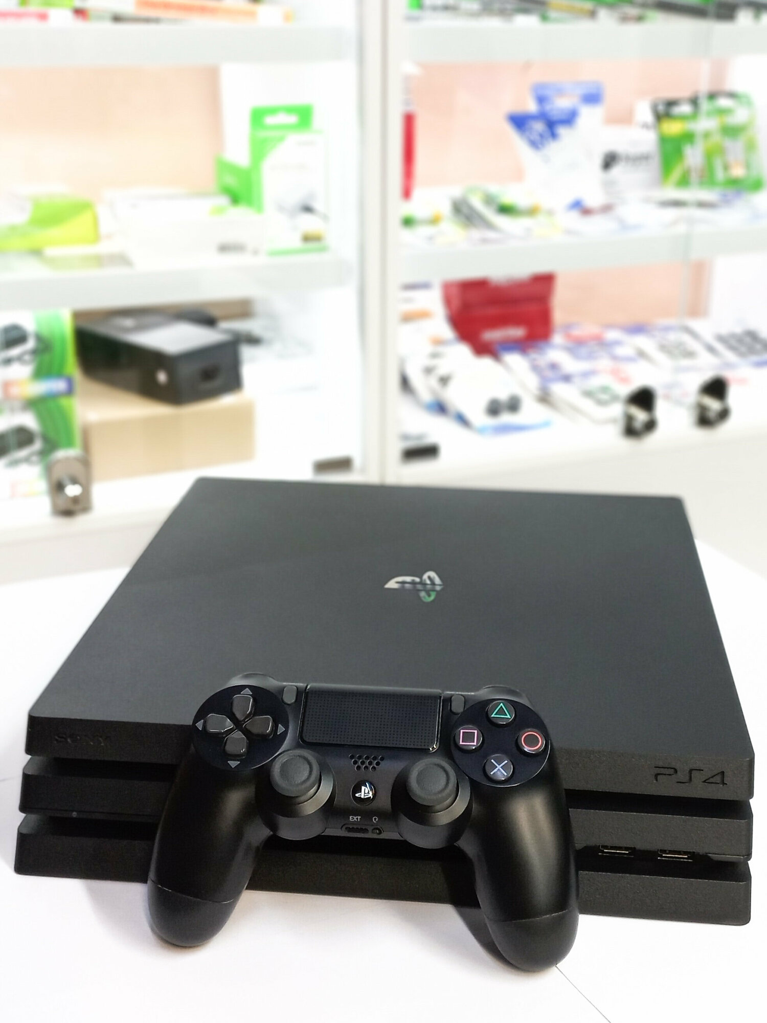 Игровая приставка Sony PlayStation 4 Pro на 1 Tb (3 ревизия), черный