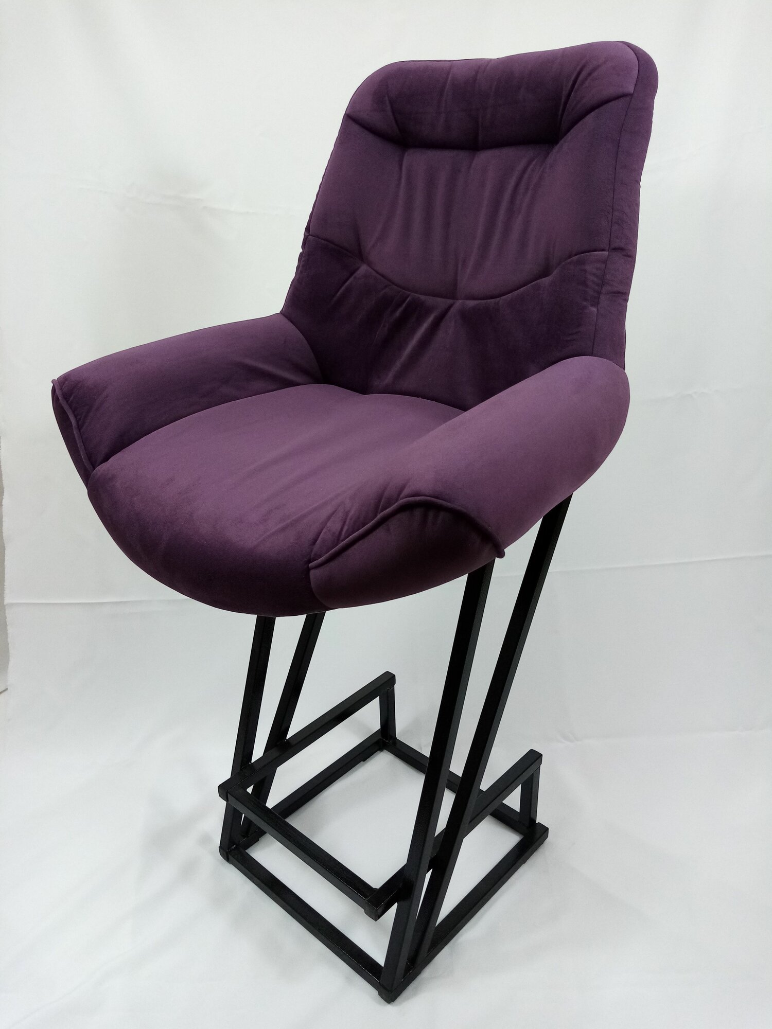 фото Барное кресло Nova Grand, велюр фиолетовый, каркас черный (высота сиденья 67 см)