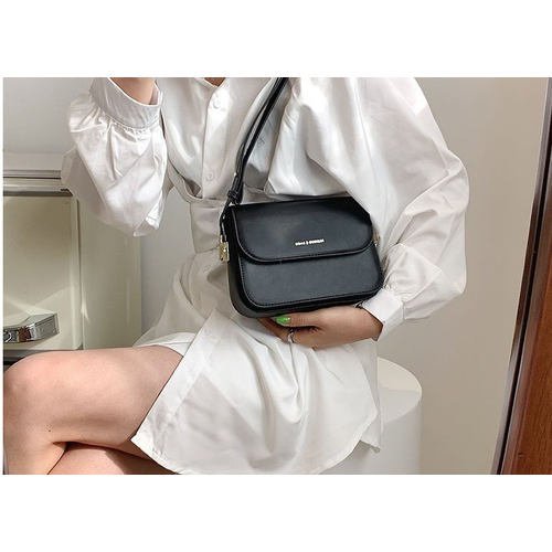 фото Сумка мессенджер классическая, внутренний карман, регулируемый ремень, черный fashion bag