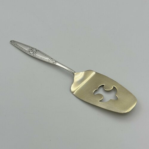 Лопатка сервировочная с орнаментом на ручке, мельхиор (медь-никель), СССР, 1960-1990 гг.