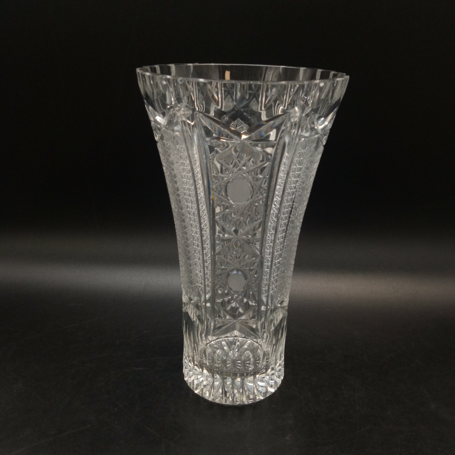 фото Ваза для цветов с рельефным декором, хрусталь, алмазная грань, СССР, 1980-1990 гг.