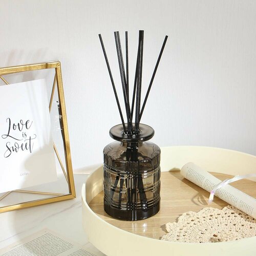 BY Аромадиффузор в декоративном флаконе 200 мл аромат Spring Garden 2215₽