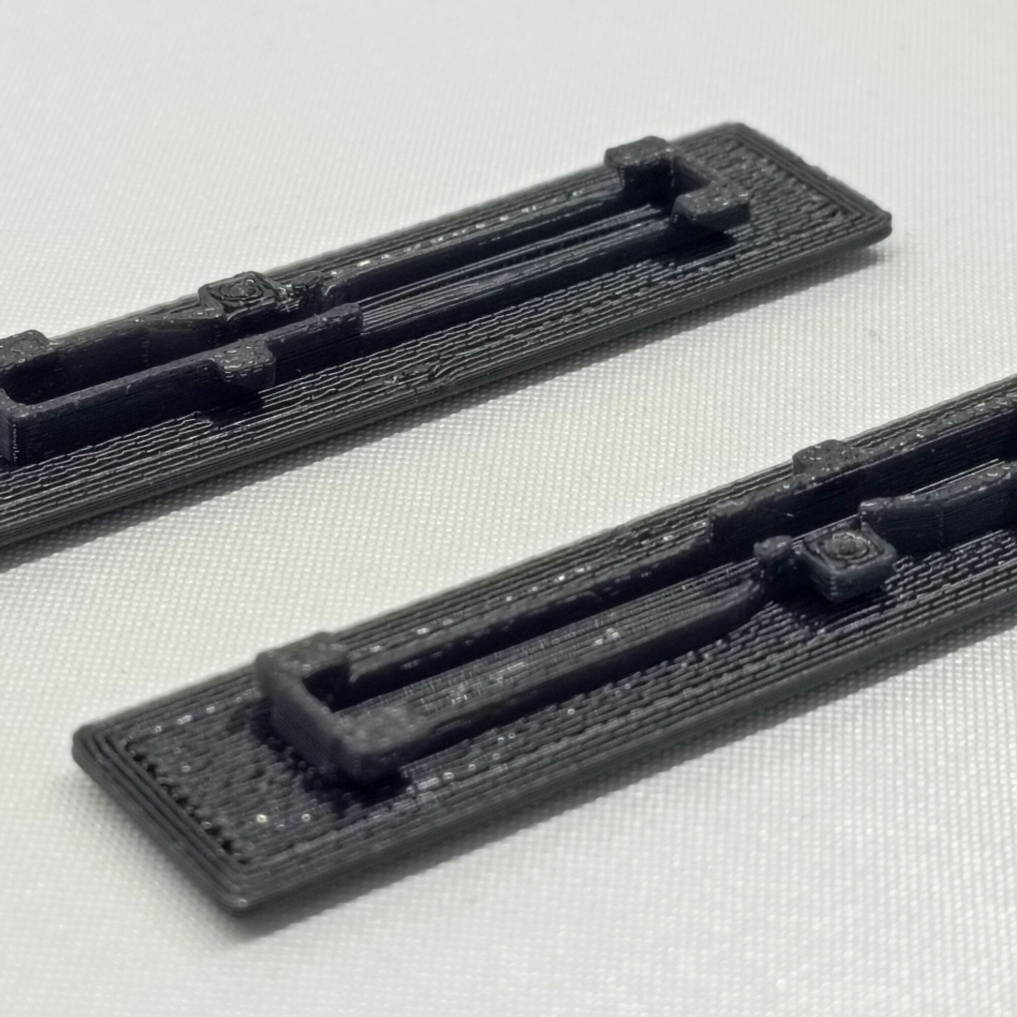 Заглушка молдинга для рейлинга Mazda, от защиты загрязнений, черный — фото 1