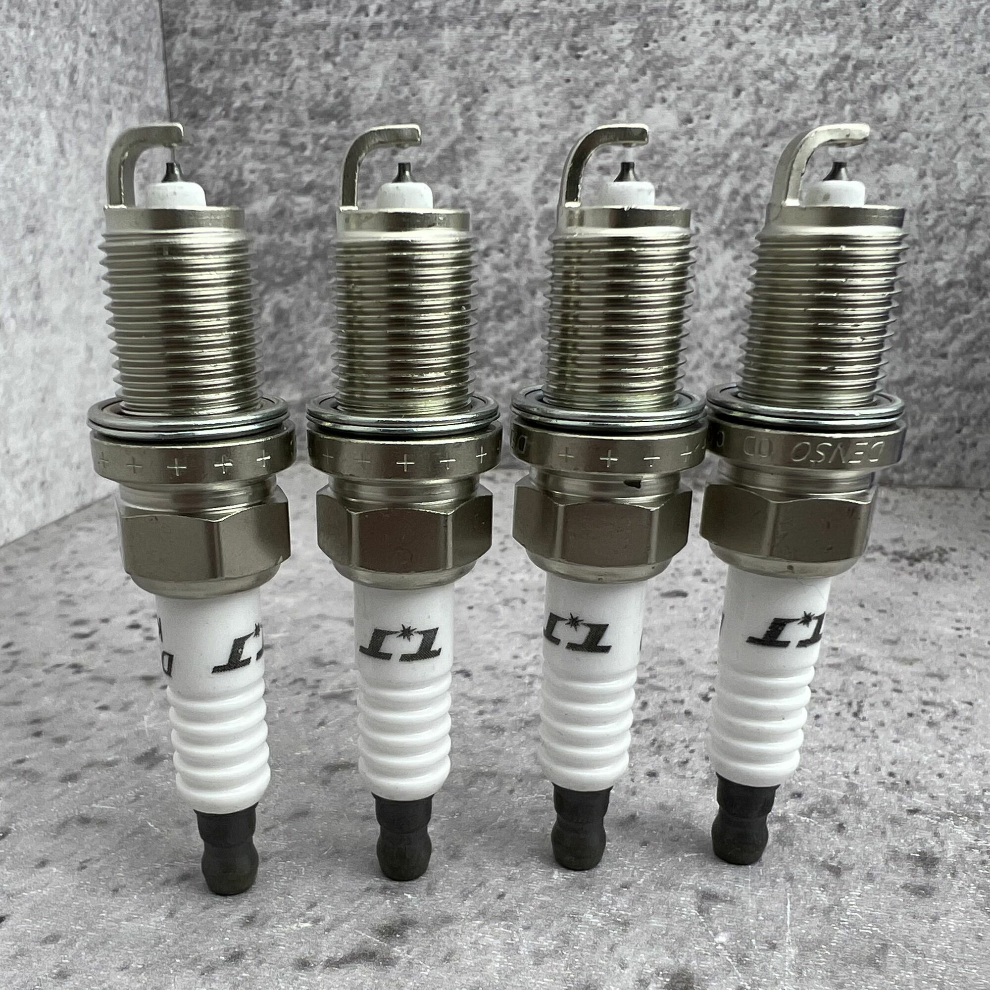 Свечи зажигания. Комплект. DENSO K20TT 4шт Для 16кл на Лада VESTA Xray RENAULT Logan Kangoo Sandero Kaptur AlmeraK7J k7M K4M — фото 1