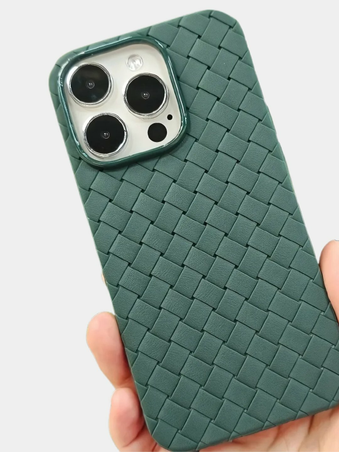 Силиконовый чехол для iPhone 16 Pro Max тонкий обеспечивает дополнительную защиту от сильных ударов — фото 1