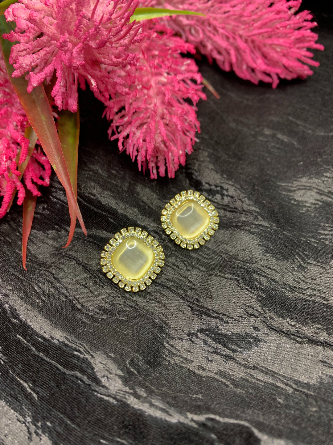 Серьги, перламутр синтетический, размер 5 мм, бежевый/розовый — фото 1