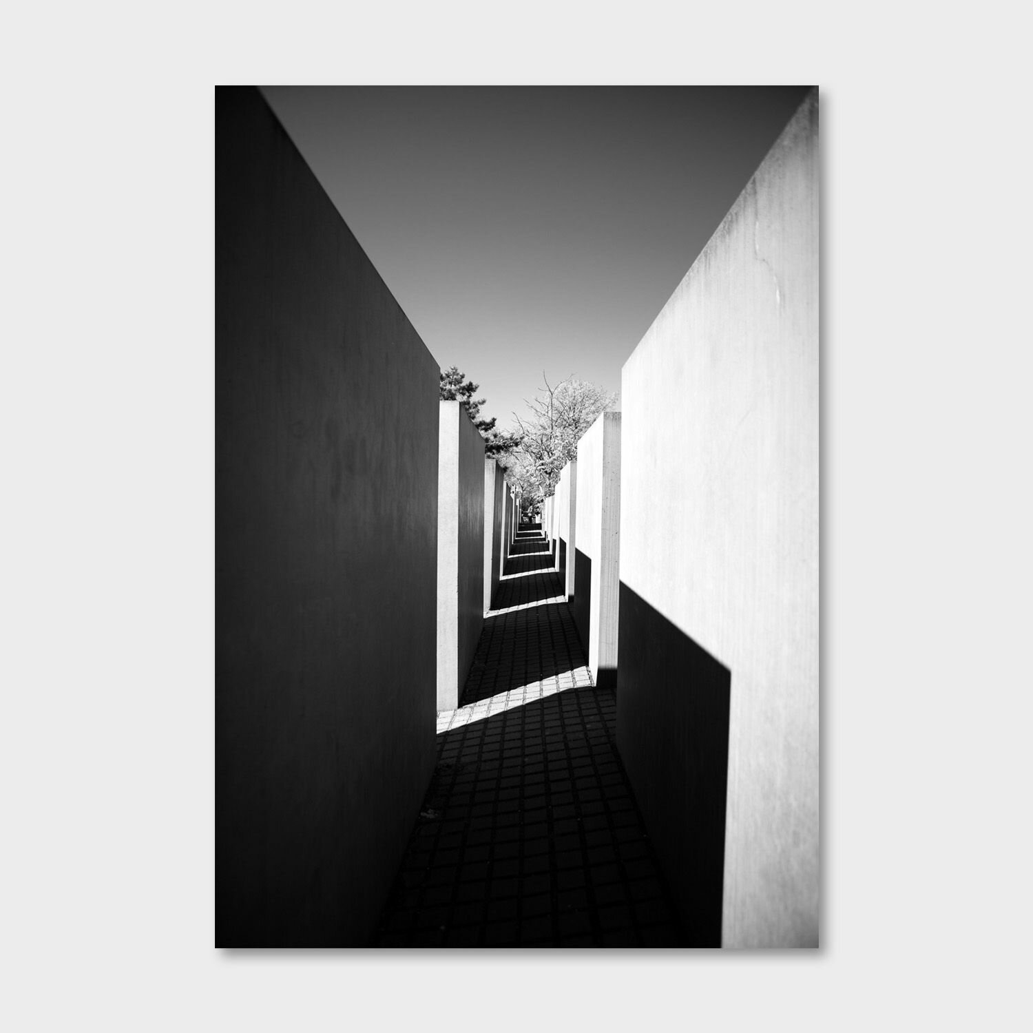 фото Постер для интерьера Postermarkt, Черно-Белый Проход, 70х100 см