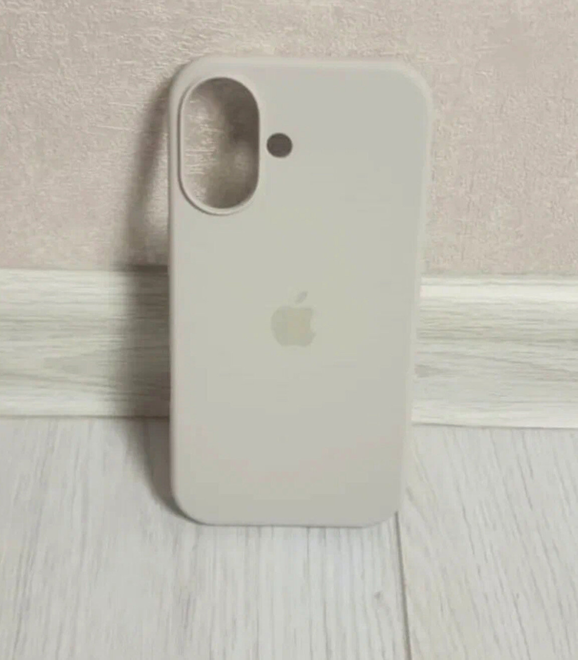 Защитный чехол Silicone Case на iPhone 16 серый / силиконовый / для айфон 16 — фото 1