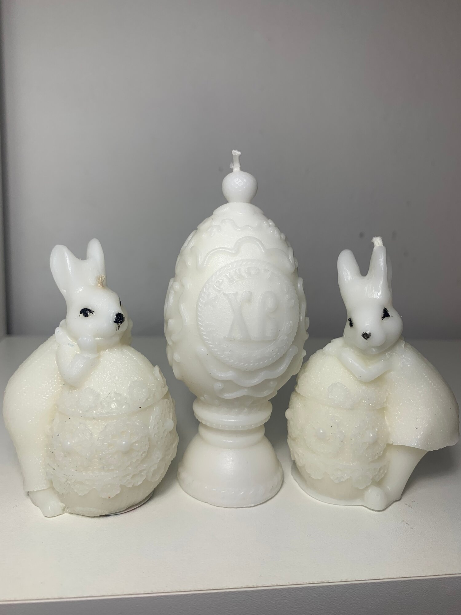 Набор свечей ручной работы из кокосового воска "Зайчики и пасхальное яйцо"