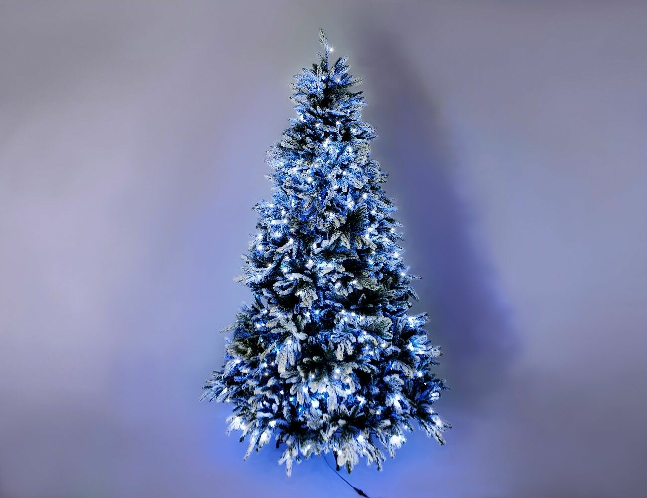 Искусственная елка с огоньками Polaris заснеженная 180 см, 408 холодных белых ламп, литая + ПВХ, BEATREES 1040718ЛБ