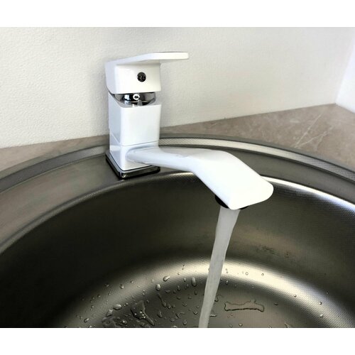 Смеситель для раковины белый